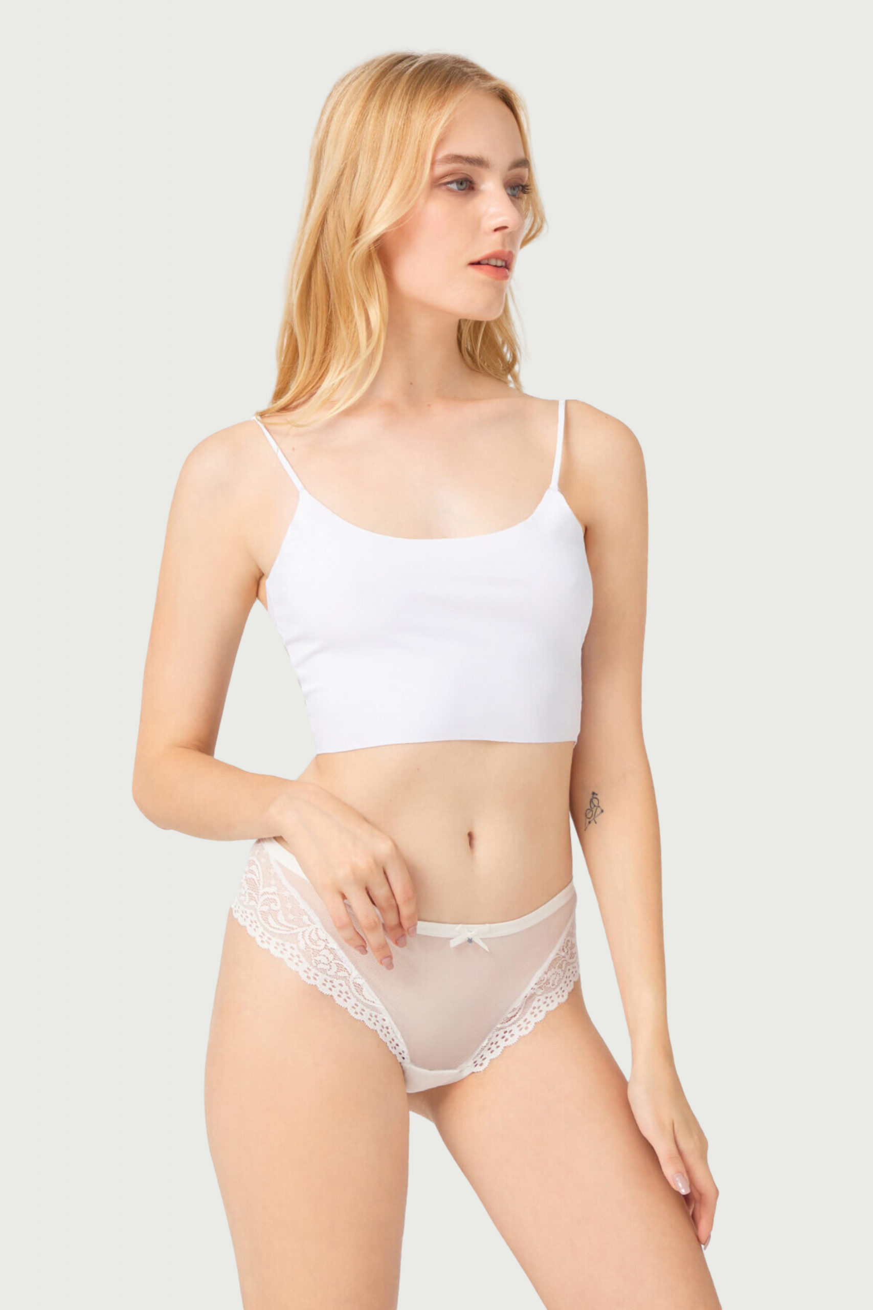 CottonHill - Tanga con Encaje Frontal